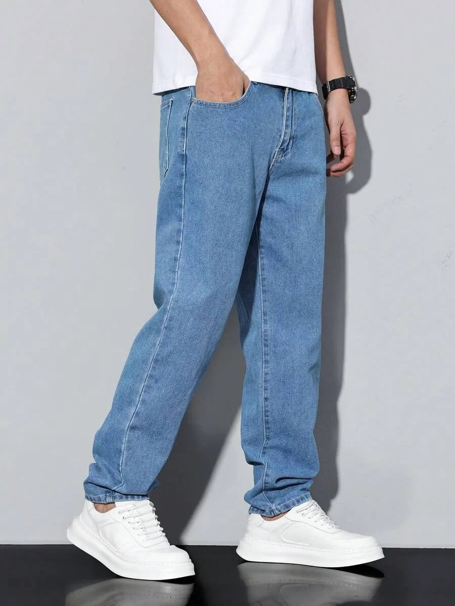 Men's straight-leg skinny jeans, straight and simple design, suitable for daily wear in all seasons