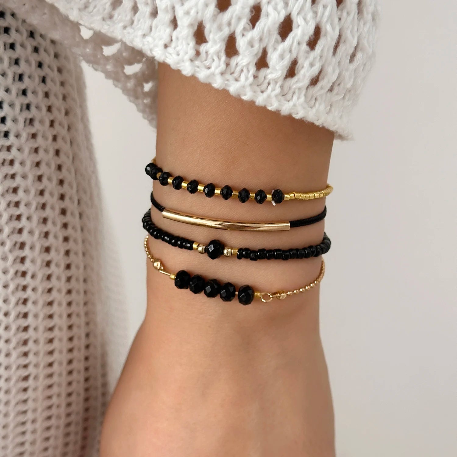 Handmade Black Crystal Beaded Bracelet for Women Minimalist Rice Beads Elastic Rope Bracelet Summer Vacation Party Jewelry Gift