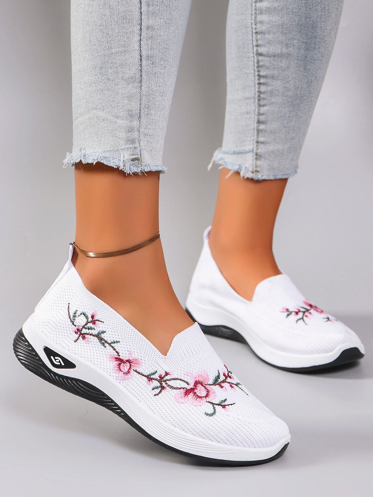 Spring and Autumn New Women's Sports Shoes, Fashionable, Breathable, Lightweight, Non-Slip, Wear-Resistant, Casual Sports Shoes, Flat Shoes, Loafers